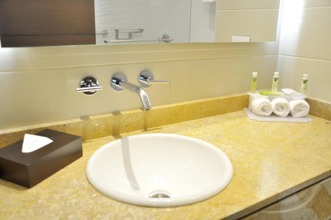 Holiday Inn Express & Suites Bogota Zona Financiera By Ihg Room photo