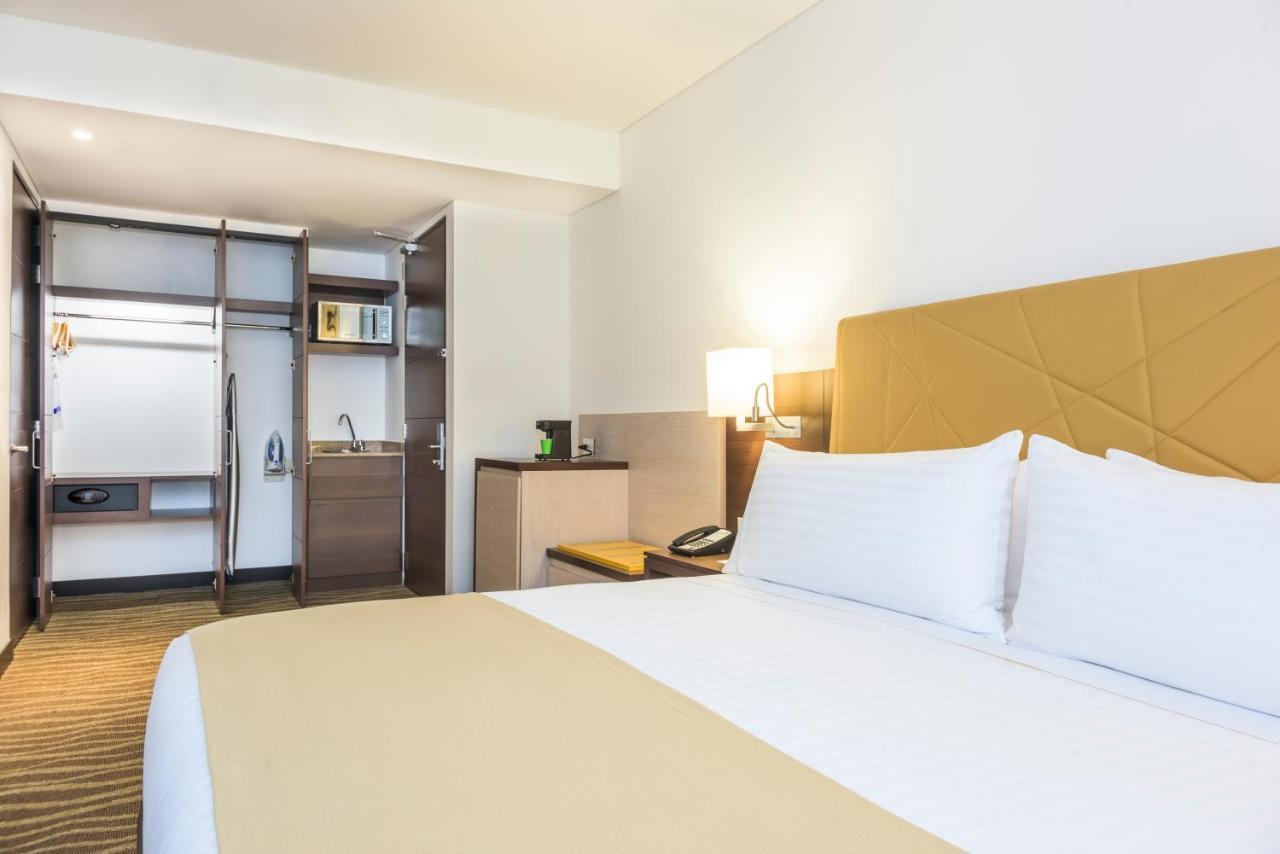 Holiday Inn Express & Suites Bogota Zona Financiera By Ihg Exterior photo