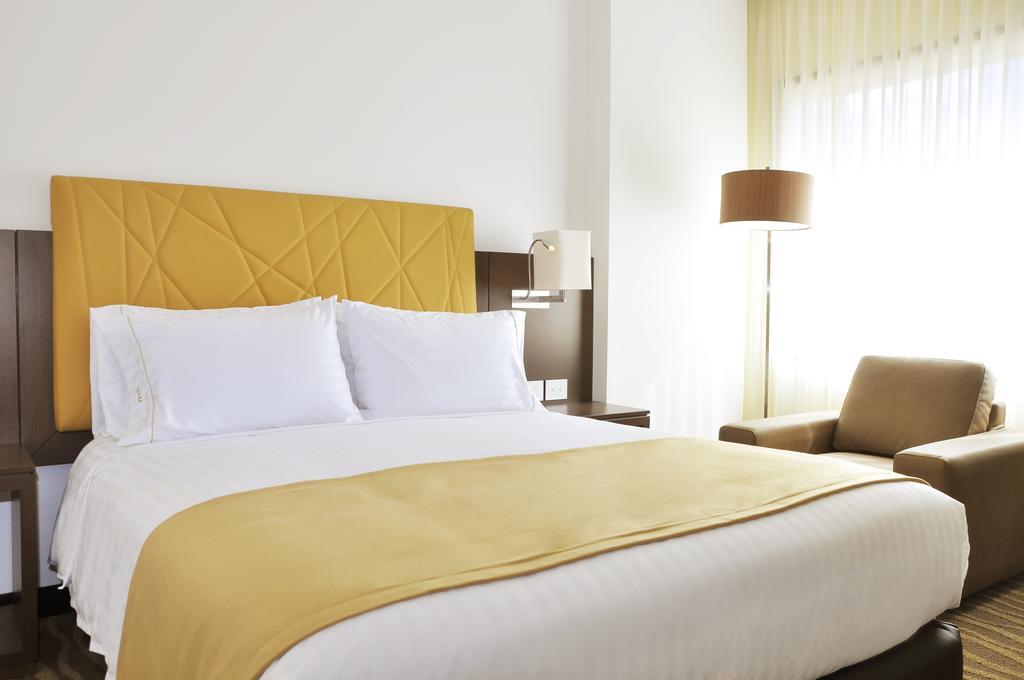 Holiday Inn Express & Suites Bogota Zona Financiera By Ihg Exterior photo