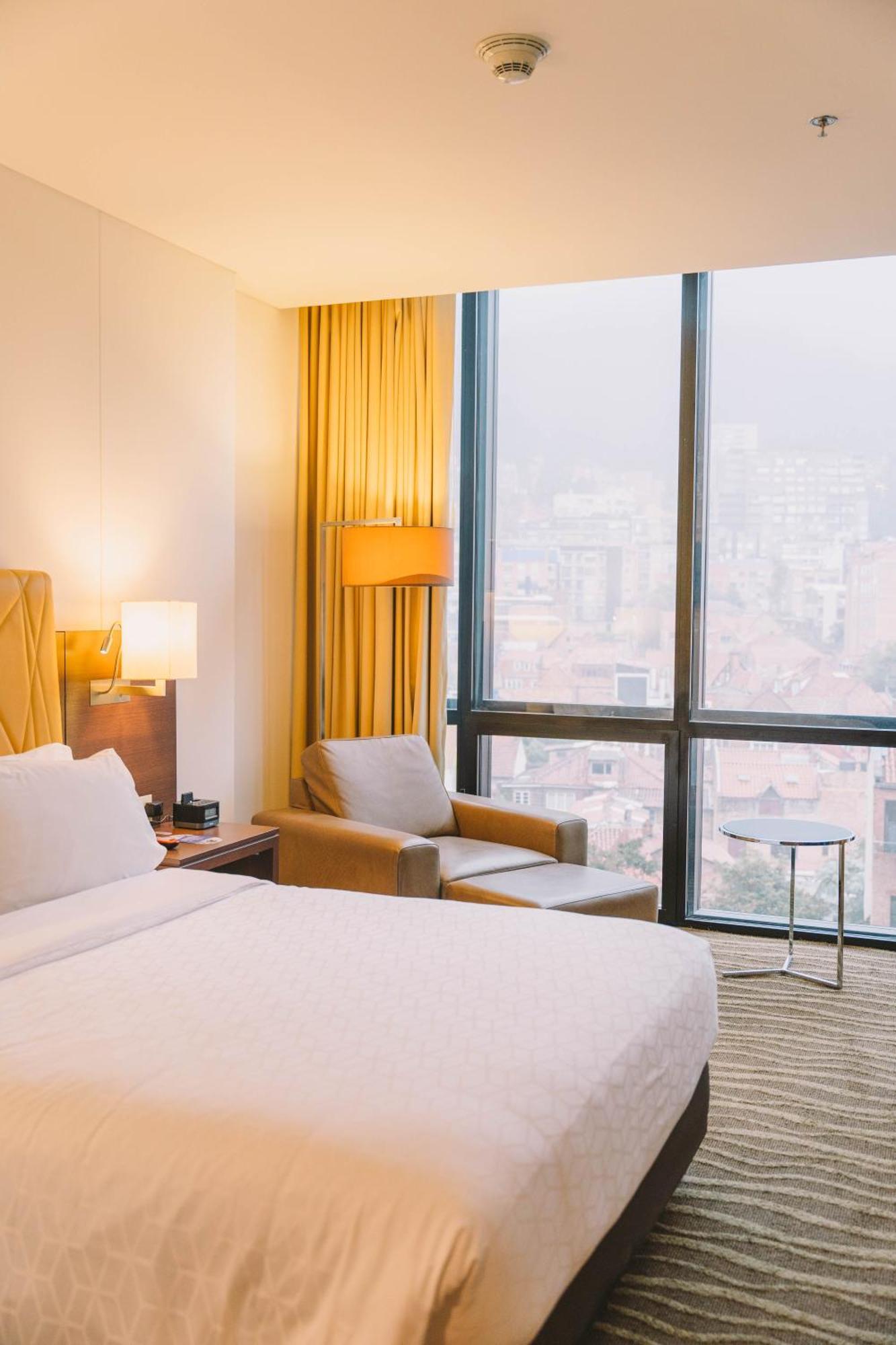 Holiday Inn Express & Suites Bogota Zona Financiera By Ihg Exterior photo