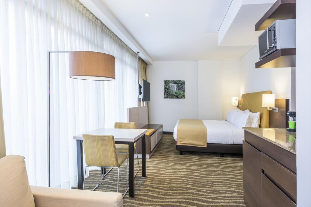 Holiday Inn Express & Suites Bogota Zona Financiera By Ihg Exterior photo